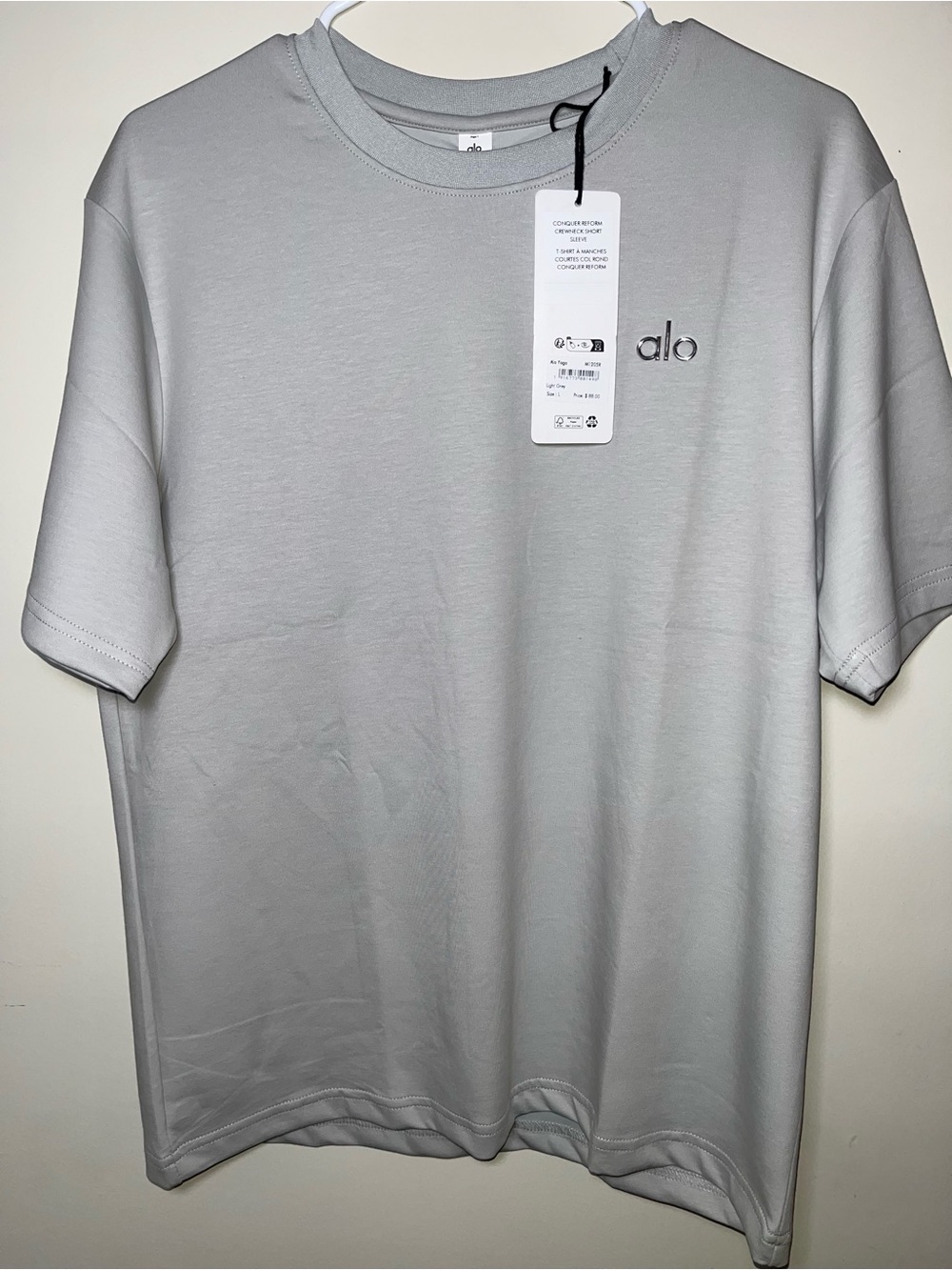 ALO Yoga Men's Short Sleeve Crew Tee in Light Gray